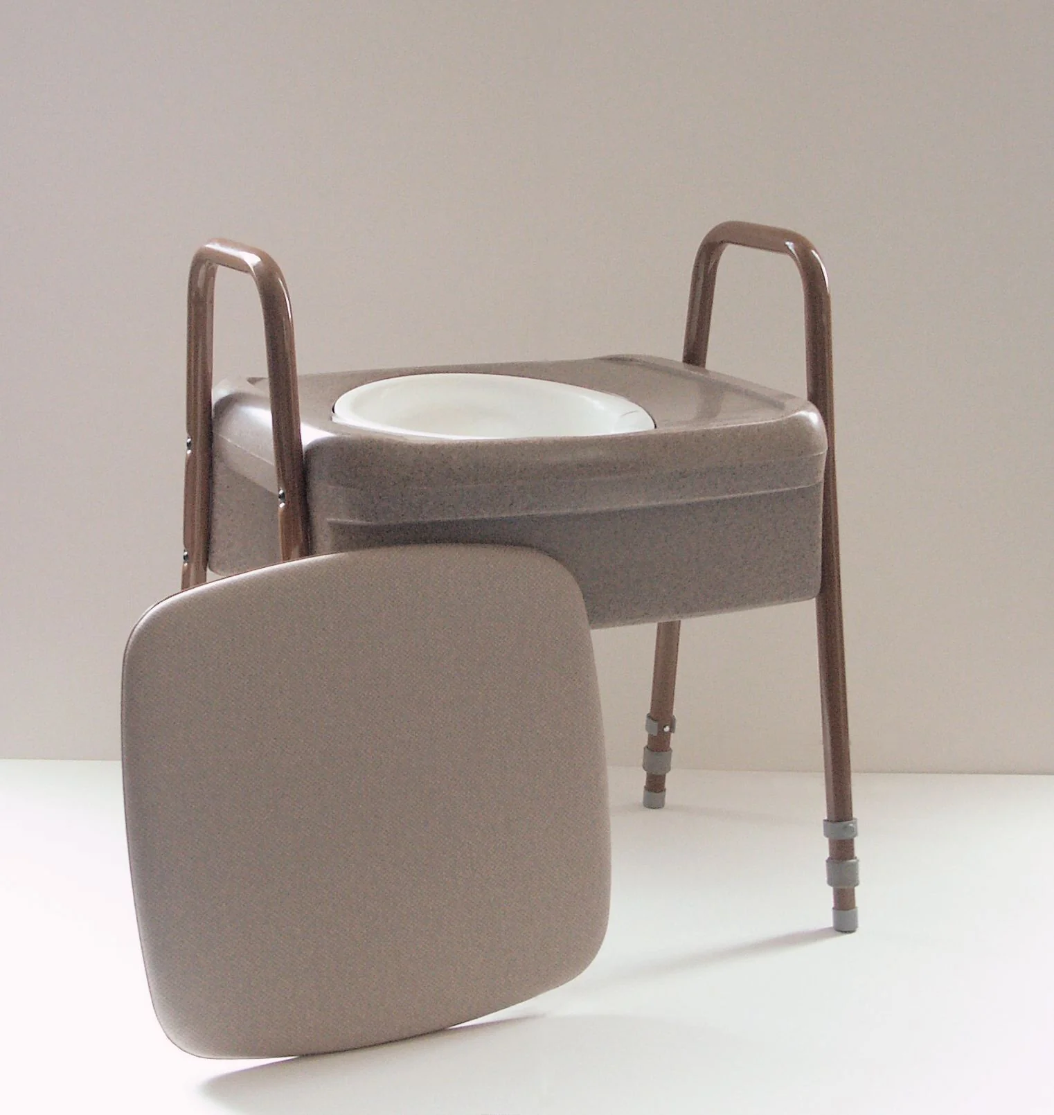 Ashby Height Adjustable Commode - Image 2