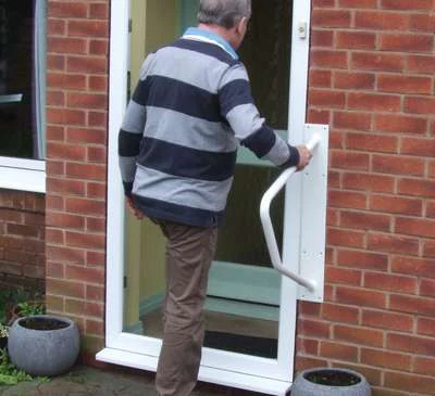 D Shape Grab Rail with Wide Back Plate – White - Image 2