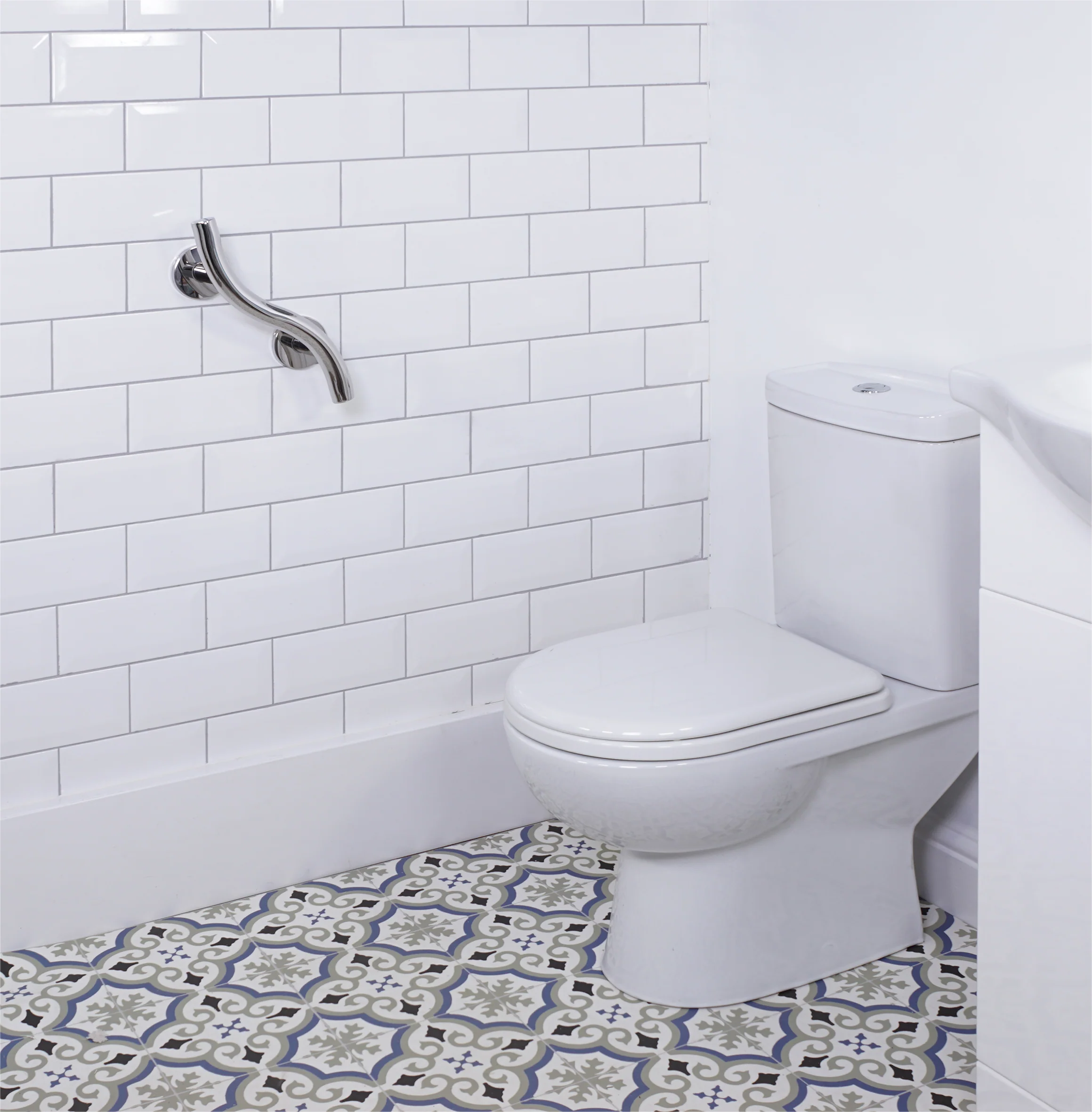 Luxury Curved Stainless Steel Grab Bar in a Polished Finish - 355mm - Image 4