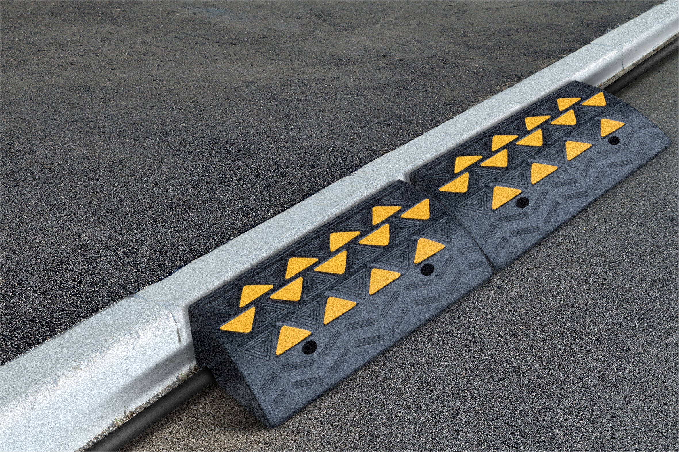 Rubber Kerb Ramp - 6 inches - Image 3